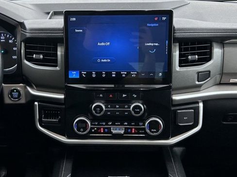 Used 2024 Ford Expedition XLT image 12