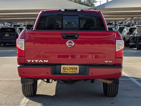 Used 2020 Nissan Titan SV image 5