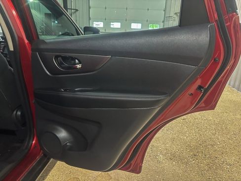 Used 2016 Nissan Rogue SV image 28