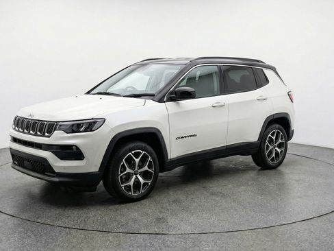 Used 2025 Jeep Compass Limited AWD/4WD image 3