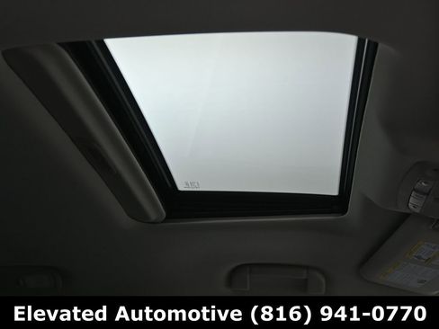 Used 2023 INFINITI QX80 Premium Select w/ All-Season Package image 9