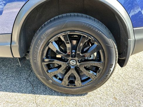 Used 2022 Nissan Rogue Sport SV w/ Technology Package FWD image 17
