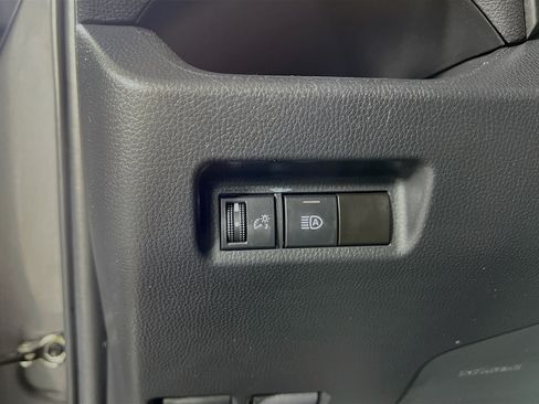 Used 2022 Toyota RAV4 LE AWD/4WD image 10