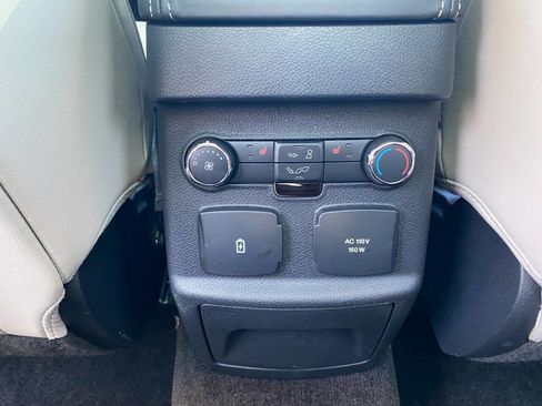 Used 2016 Ford Explorer Platinum image 27