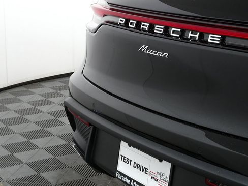 Certified 2026 Porsche Macan AWD/4WD image 38