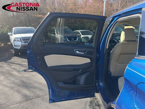 Used 2022 Ford Edge SE image 34