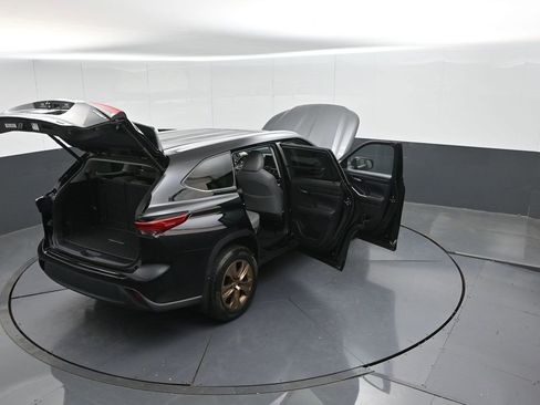 Used 2023 Toyota Highlander Bronze Edition image 46