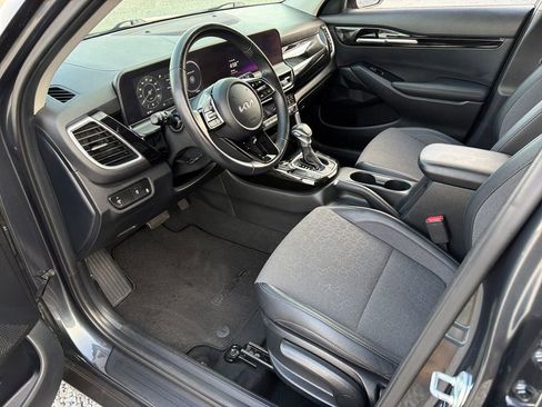 Used 2024 Kia Seltos S image 2