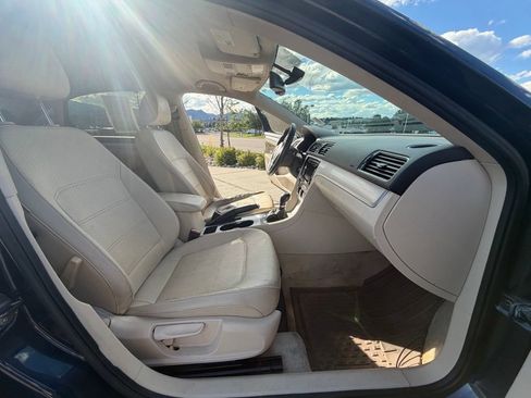 Used 2013 Volkswagen Passat 2.5 SE FWD image 32