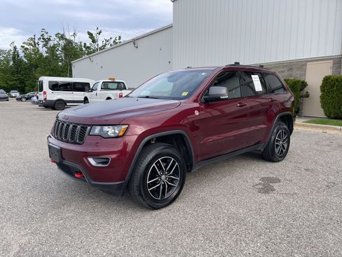 Used 2017 Jeep Grand Cherokee Trailhawk AWD/4WD image 6