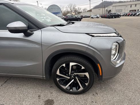 Used 2024 Mitsubishi Outlander SEL image 2