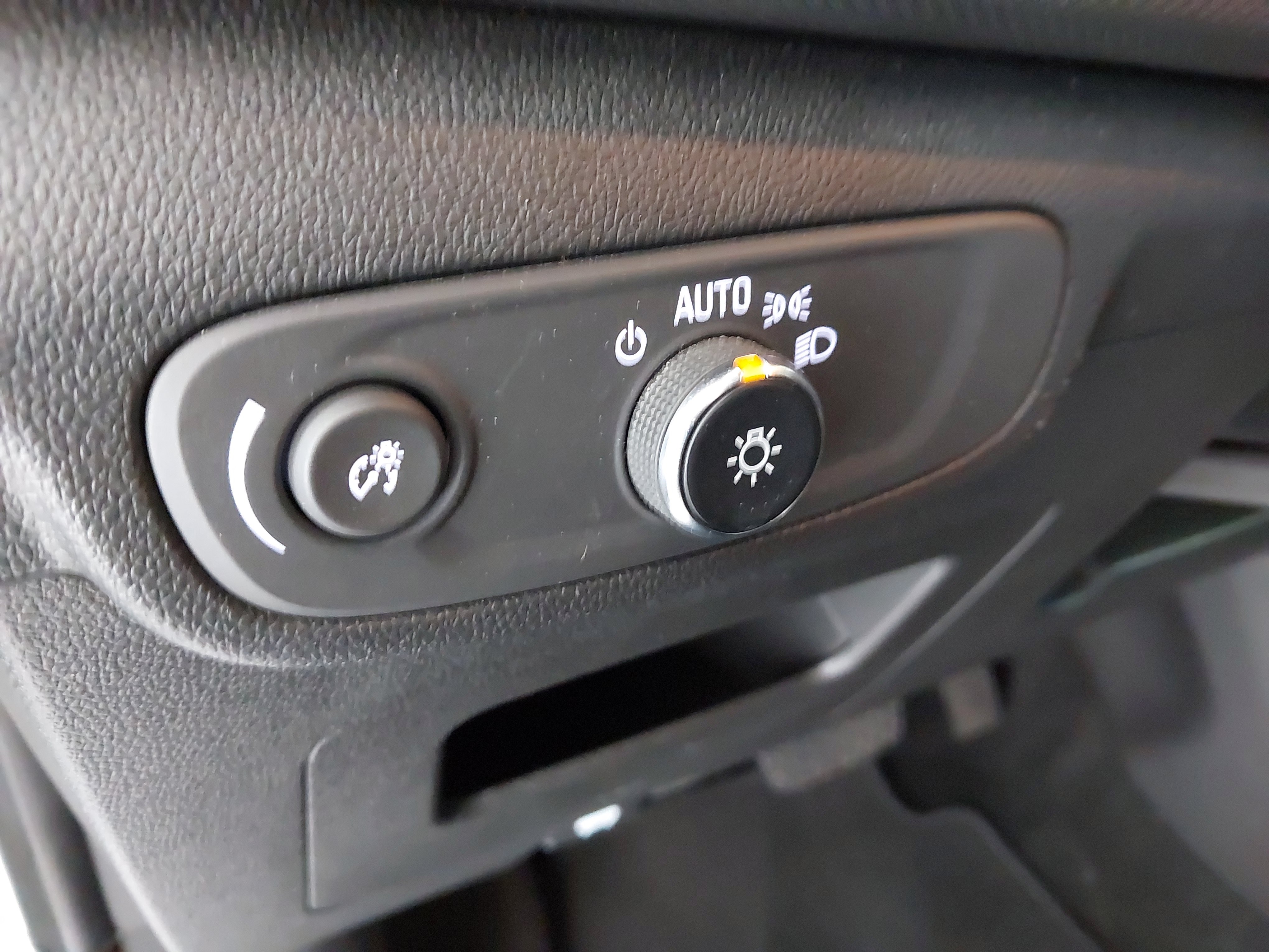 Used 2025 Chevrolet TrailBlazer LT AWD/4WD image 23