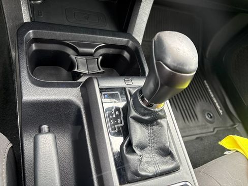 Used 2018 Toyota Tacoma TRD Sport AWD/4WD image 16