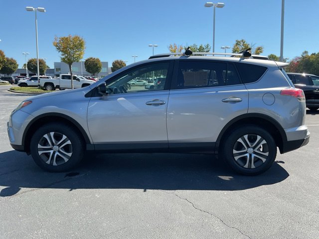 Used 2018 Toyota RAV4 LE AWD/4WD image 12