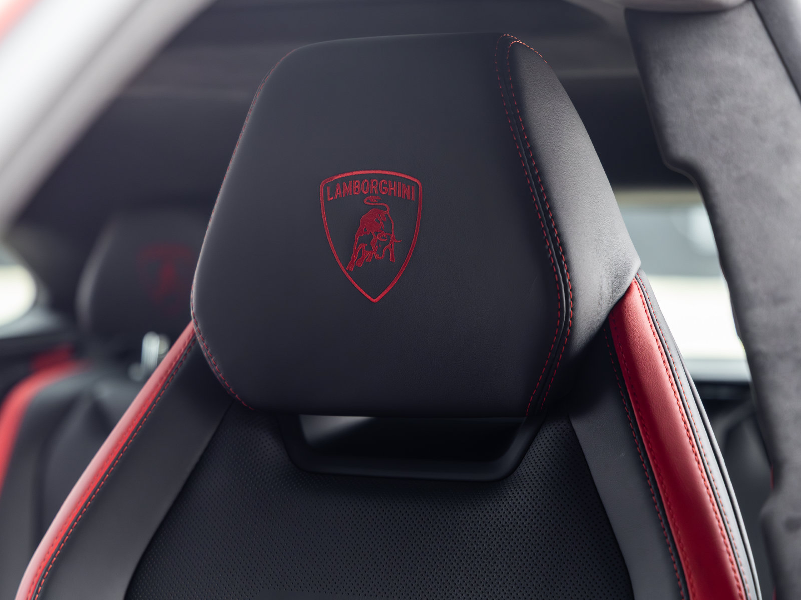 Used 2024 Lamborghini Urus S AWD/4WD image 29