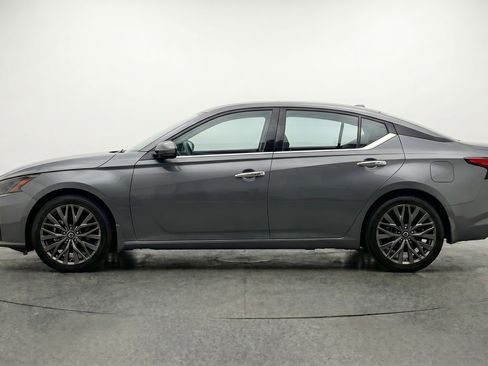 Used 2025 Nissan Altima 2.5 SV image 5