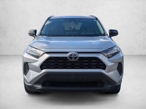 Used 2021 Toyota RAV4 LE FWD image 2