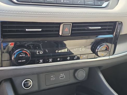 Certified 2022 Nissan Rogue SV FWD image 24
