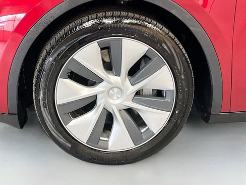 Used 2024 Tesla Model Y Long Range AWD/4WD image 32