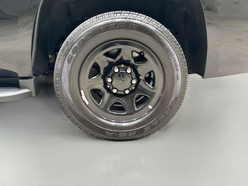 Used 2015 Chevrolet Tahoe 2WD image 32
