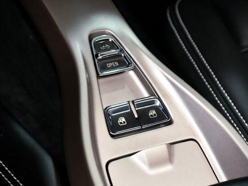 Used 2013 Ferrari California image 89