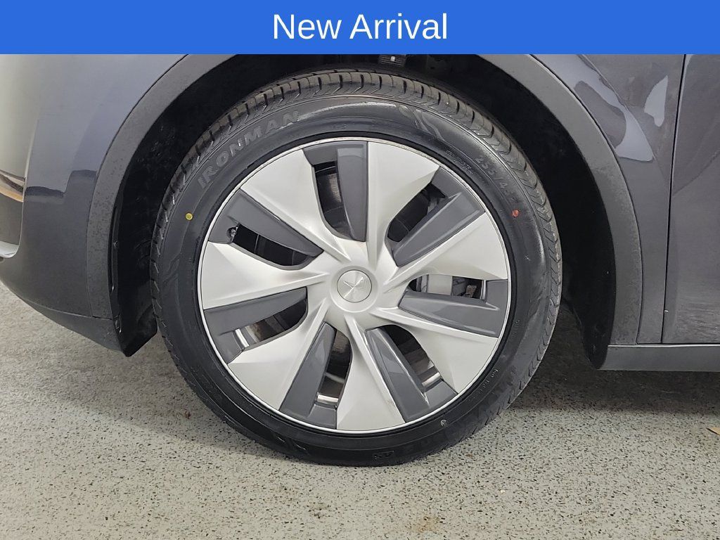 Used 2024 Tesla Model Y 2WD image 9