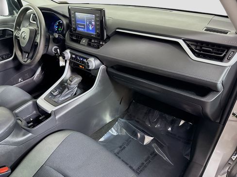 Used 2022 Toyota RAV4 LE image 29
