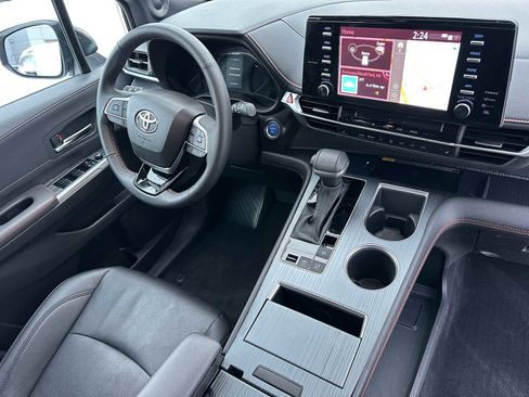 Used 2023 Toyota Sienna XSE image 11