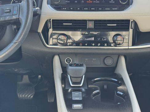 Used 2023 Nissan Rogue SL w/ SL Premium Package FWD image 15