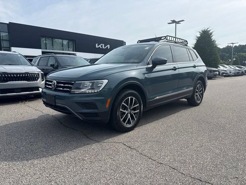 Used 2020 Volkswagen Tiguan SE FWD image 2