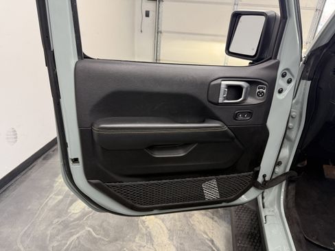 Used 2024 Jeep Wrangler Unlimited Sahara w/ Technology Group AWD/4WD image 9
