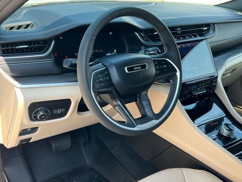 Used 2023 Jeep Grand Cherokee Limited w/ Luxury Tech Group II AWD/4WD image 19