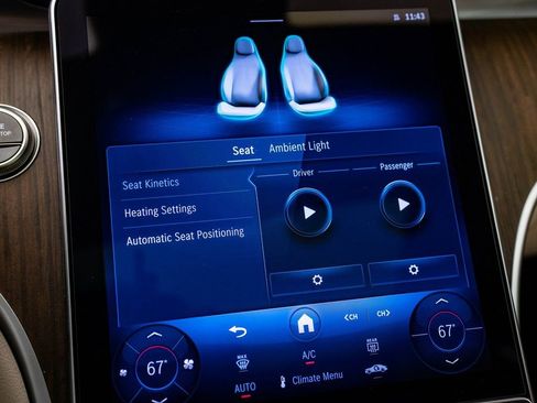 Used 2025 Mercedes-Benz C 300 4MATIC Sedan image 30