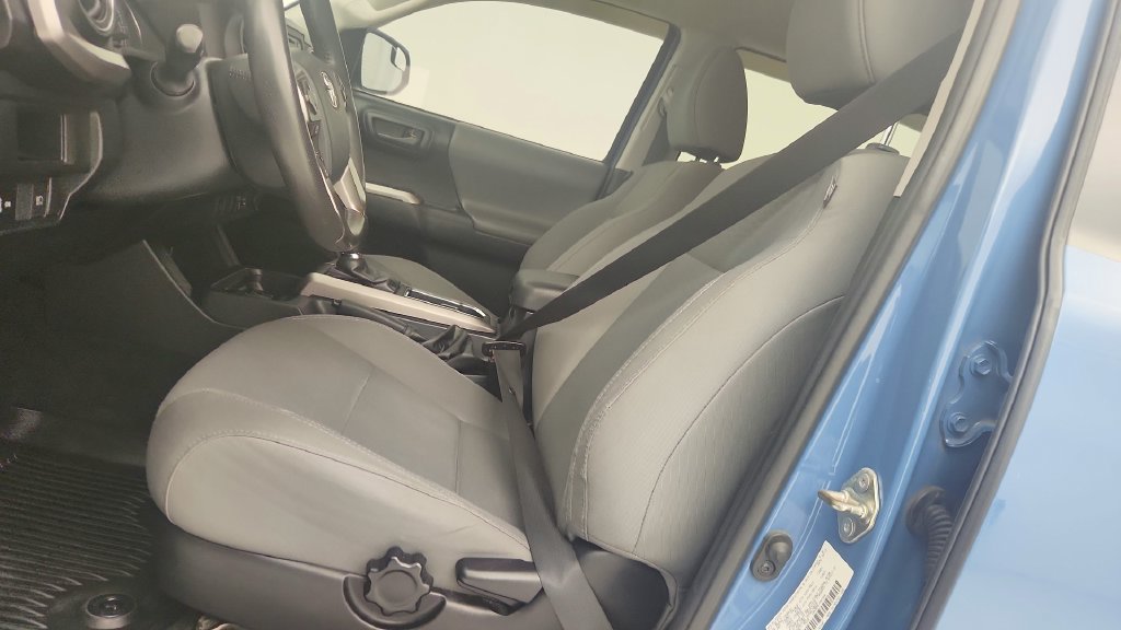 Used 2019 Toyota Tacoma SR5 AWD/4WD image 14