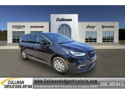 Used 2025 Chrysler Pacifica Select