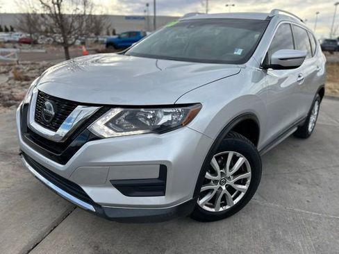 Used 2020 Nissan Rogue SV image 3
