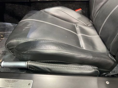 Used 2013 Aston Martin V8 Vantage Roadster image 32