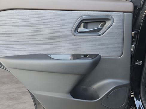 Used 2023 Nissan Rogue S FWD image 22