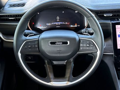 Used 2024 Jeep Grand Cherokee Limited image 21