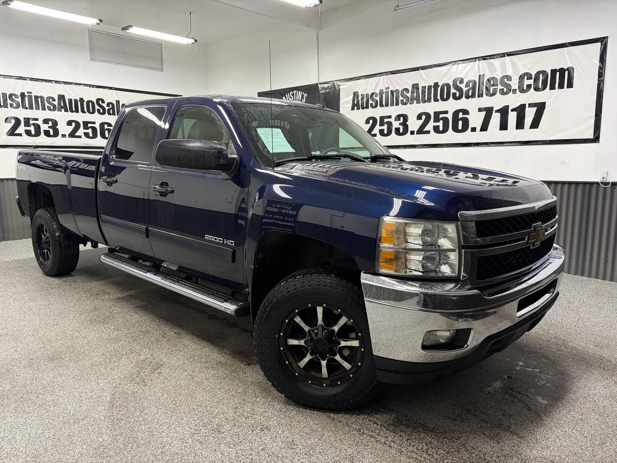 Used 2011 Chevrolet Silverado 2500 LTZ w/ LTZ Plus Package AWD/4WD image 1