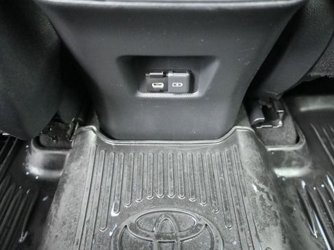 Used 2023 Toyota RAV4 SE image 22