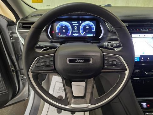 Used 2023 Jeep Grand Cherokee Limited AWD/4WD image 18