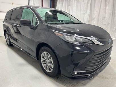 Used 2025 Toyota Sienna XLE