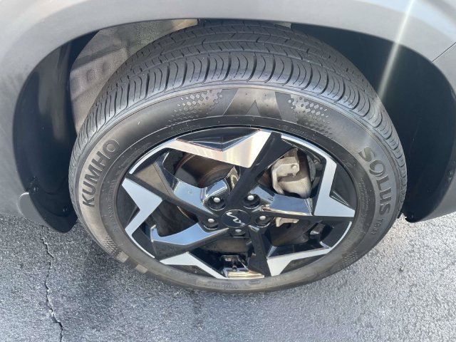 Used 2024 Kia Seltos EX FWD image 8