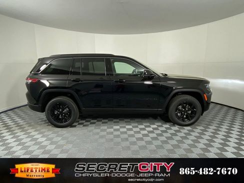 New 2026 Jeep Grand Cherokee Altitude image 8