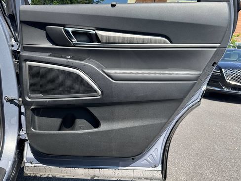 Used 2024 Kia Telluride EX w/ EX Captain's Chair Package FWD image 16