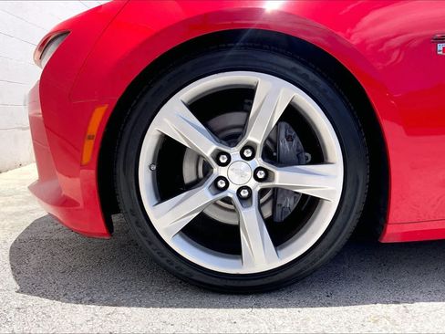 Used 2018 Chevrolet Camaro SS RWD image 8