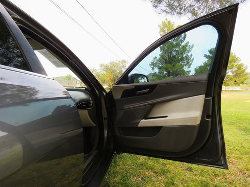 Used 2018 Jaguar XE Prestige image 14