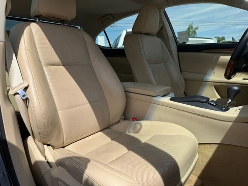 Used 2013 Lexus ES 300h Hybrid w/ Luxury Pkg image 15