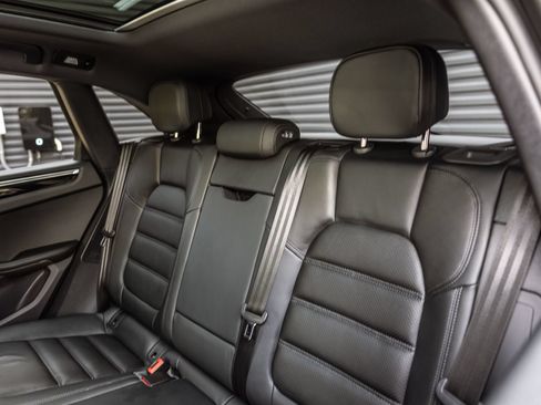 Certified 2023 Porsche Macan S AWD/4WD image 18